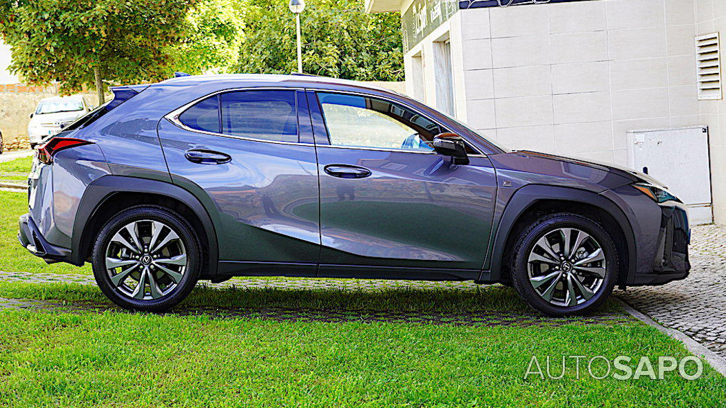 Lexus UX 250h F Sport de 2024