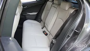 Lexus UX 250h F Sport de 2024