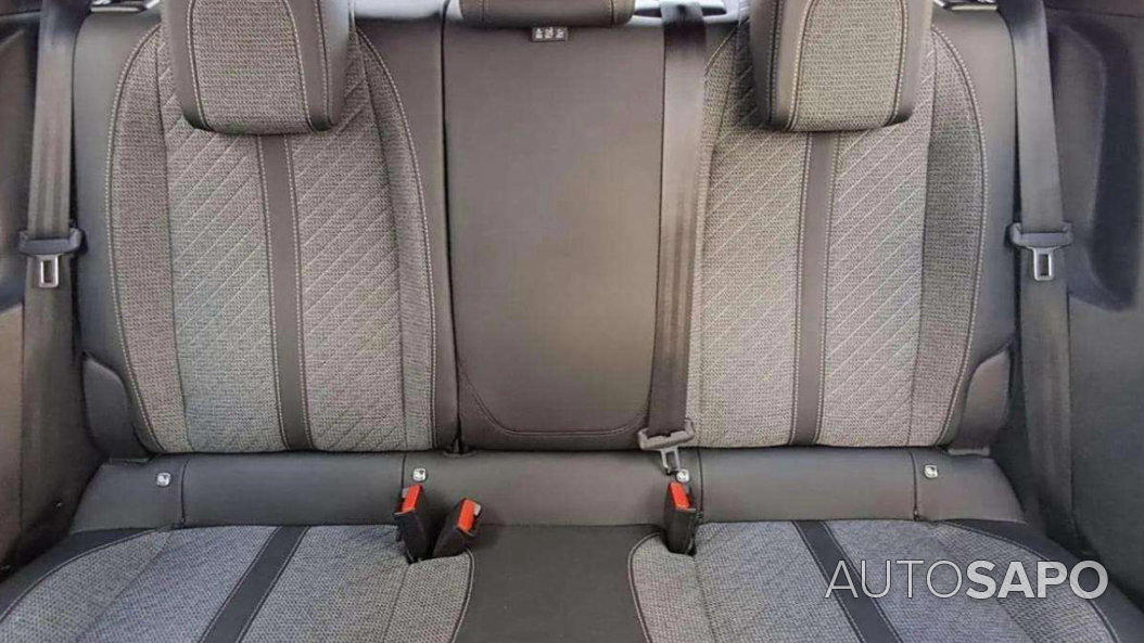 Peugeot 2008 1.2 PureTech Allure EAT8 de 2024