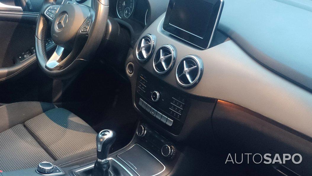 Mercedes-Benz Classe B 180 d AMG Line de 2016