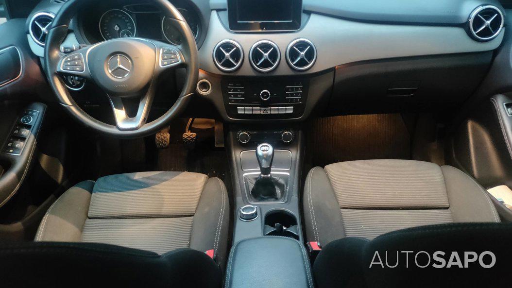 Mercedes-Benz Classe B 180 d AMG Line de 2016