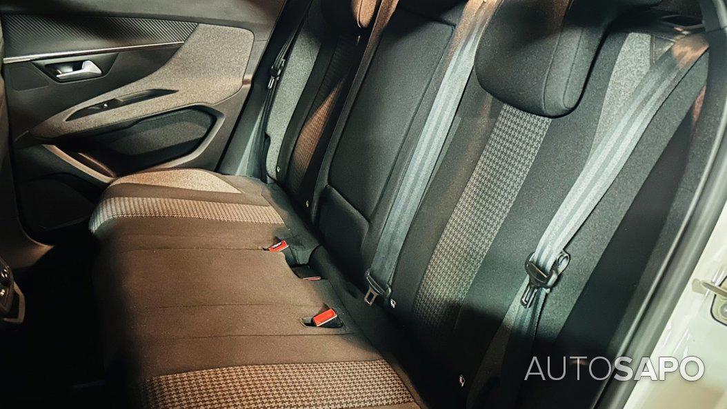 Peugeot 3008 1.2 PureTech Active Pack de 2021