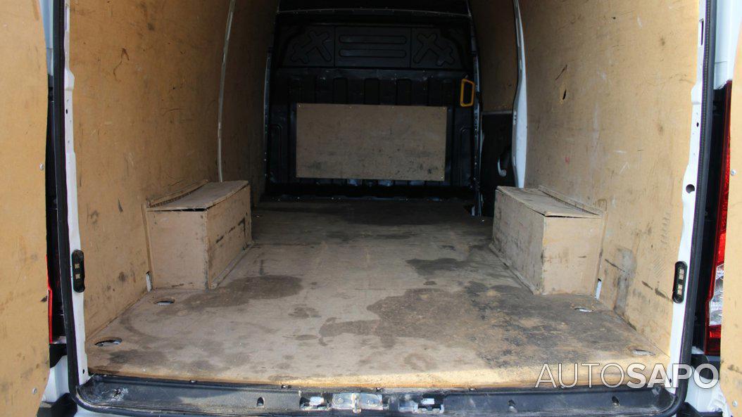 Iveco Daily 2.3 35C16V 3520L 12m3 de 2023