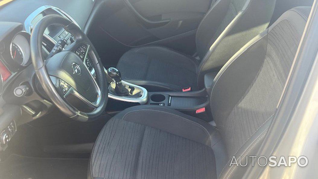 Opel Astra J Sports Tourer de 2015