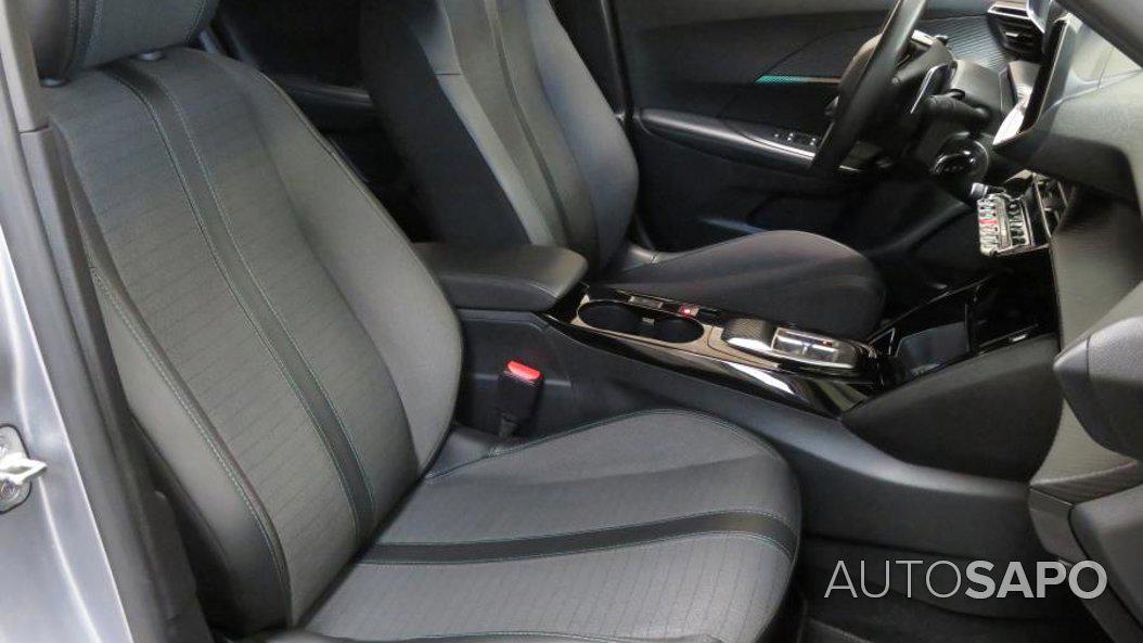 Peugeot 2008 1.2 PureTech Allure EAT8 de 2023