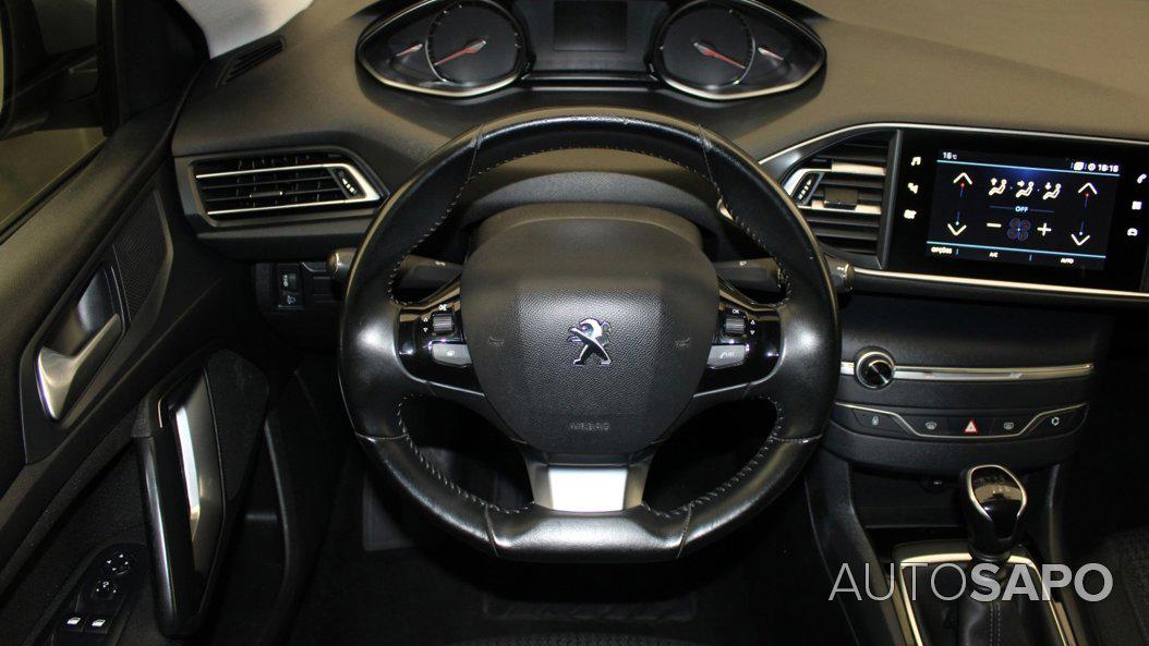 Peugeot 308 1.2 PureTech Style de 2021