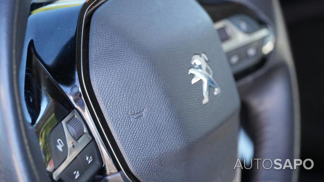 Peugeot 2008 1.2 PureTech Active Pack de 2021