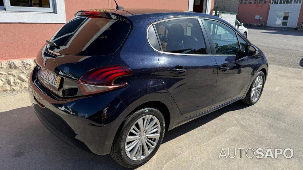 Peugeot 208 1.2 PureTech Life Signature de 2019