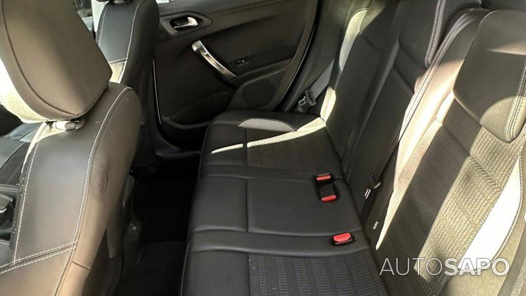 Peugeot 2008 1.2 PureTech Allure de 2015