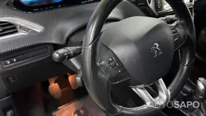 Peugeot 2008 1.2 PureTech Allure de 2015