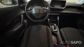 Peugeot 2008 1.2 PureTech Active EAT8 de 2020