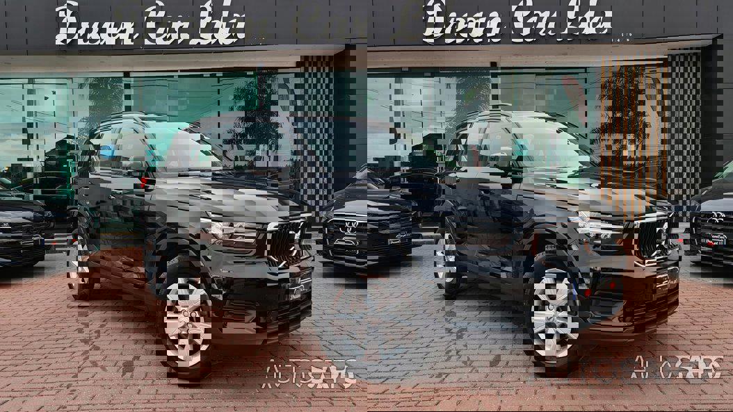 Volvo XC40 1.5 T2 Momentum Plus de 2021