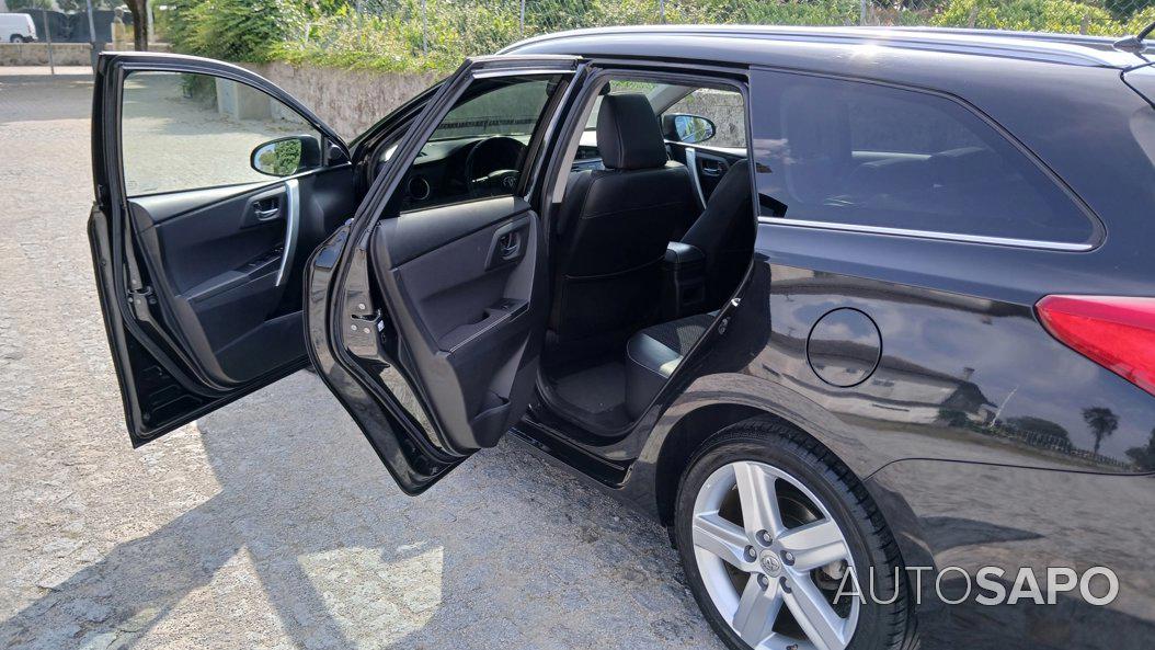 Toyota Auris 1.4 D-4D Exclusive+Skyview+Navi de 2014