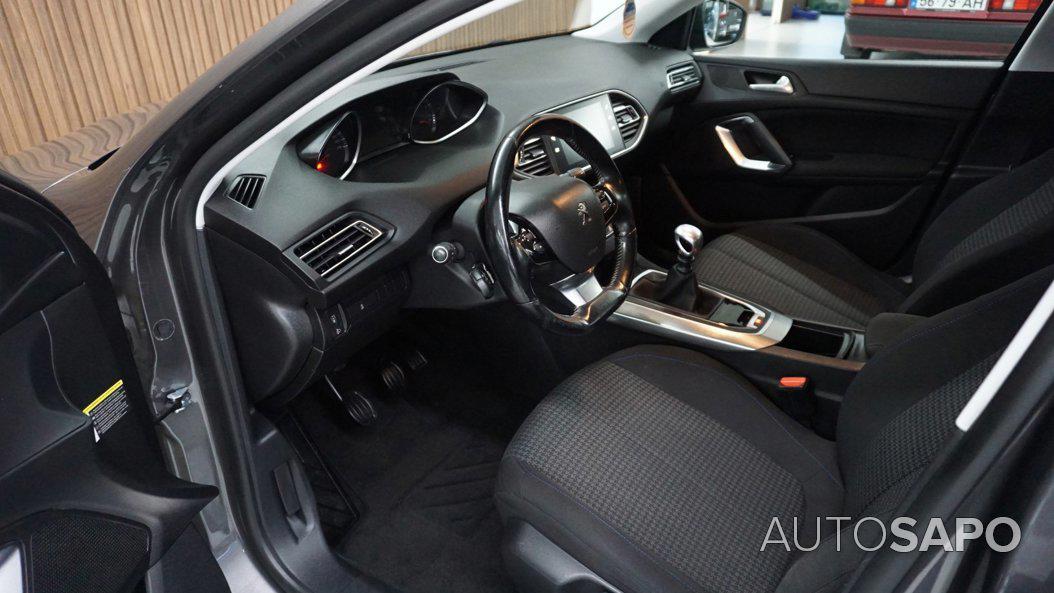 Peugeot 308 1.2 PureTech Style de 2018