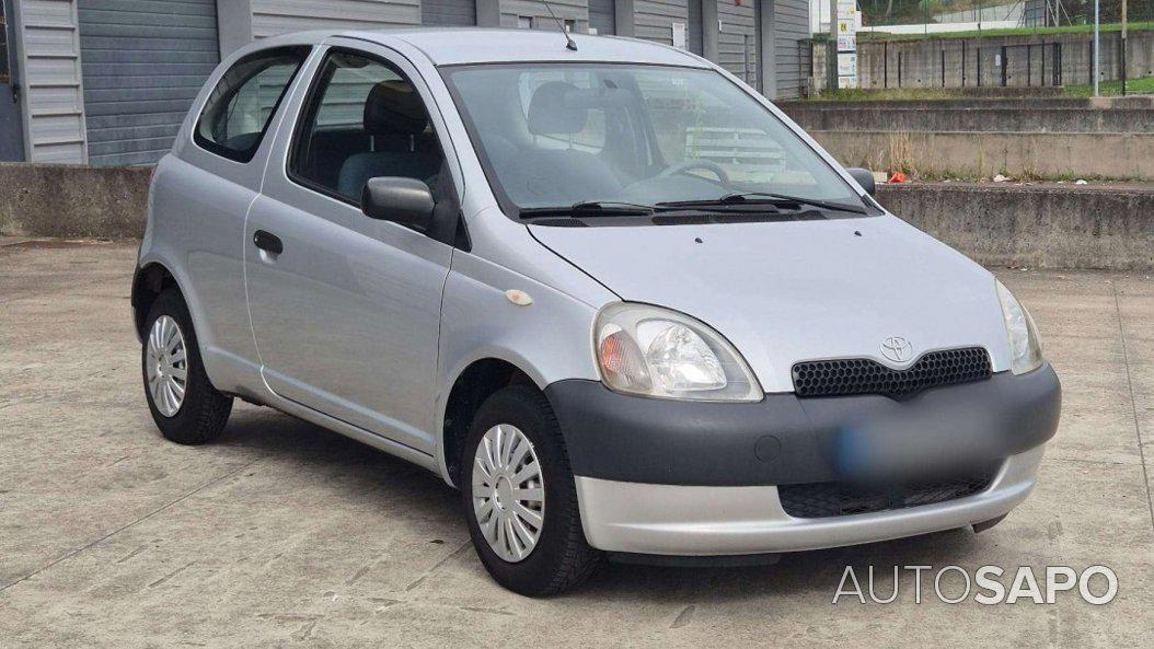 Toyota Yaris 1.0 Base C/Radio de 2002
