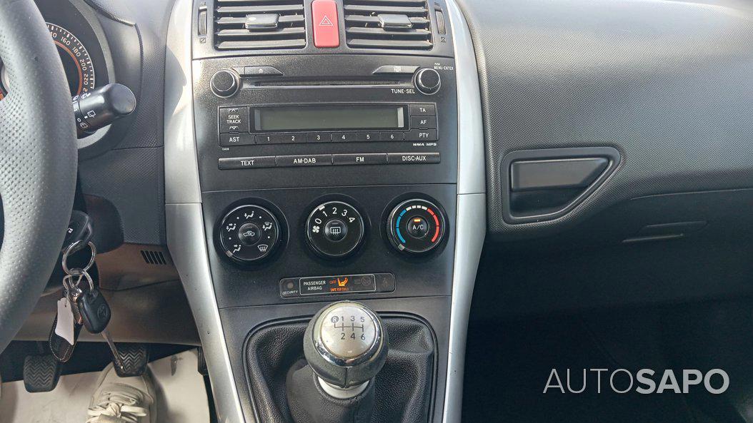 Toyota Auris 1.33 VVT-i AC de 2010