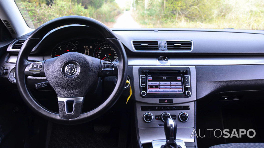 Volkswagen Passat V. 2.0 TDi Confortline BlueMotion DSG de 2012