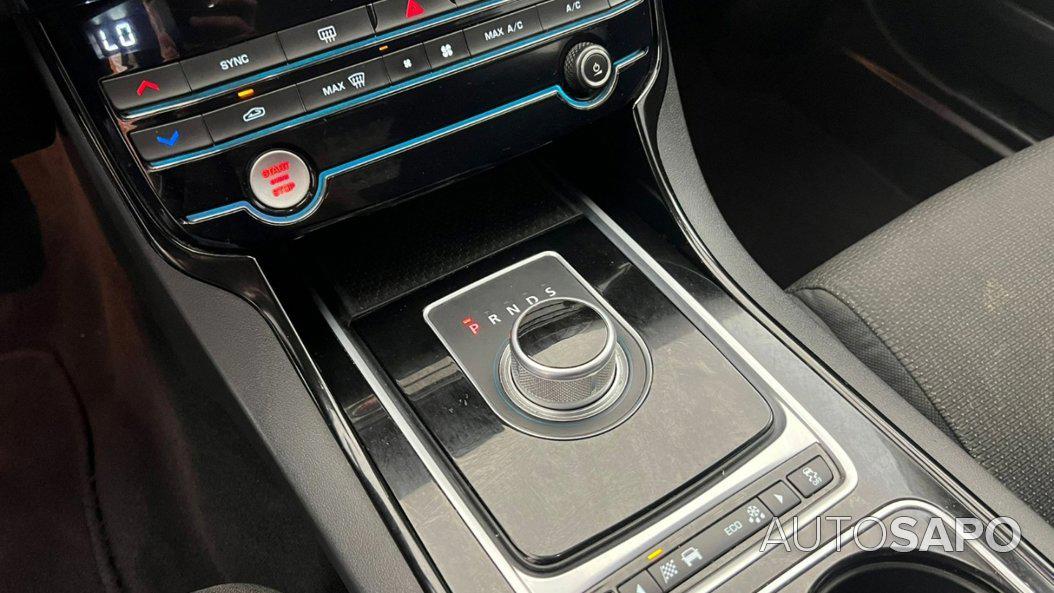 Jaguar XE 2.0 D Prestige Aut. de 2015
