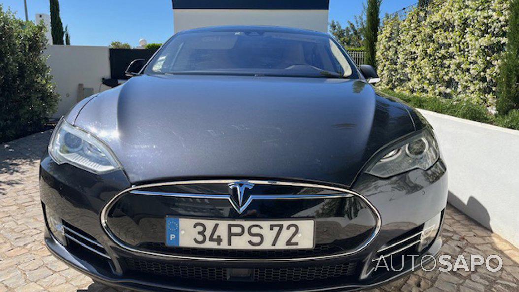Tesla Model S 85D de 2015