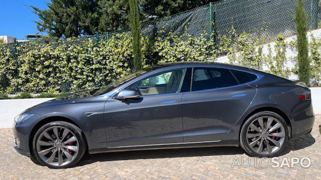 Tesla Model S 85D de 2015