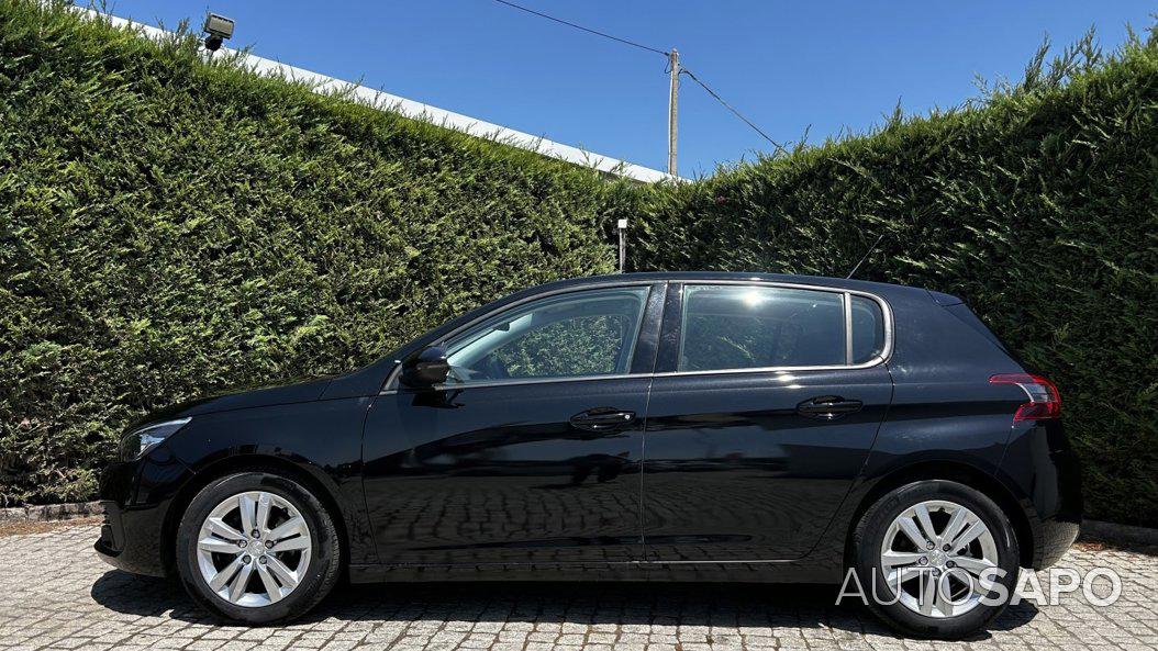Peugeot 308 1.2 PureTech Style de 2021