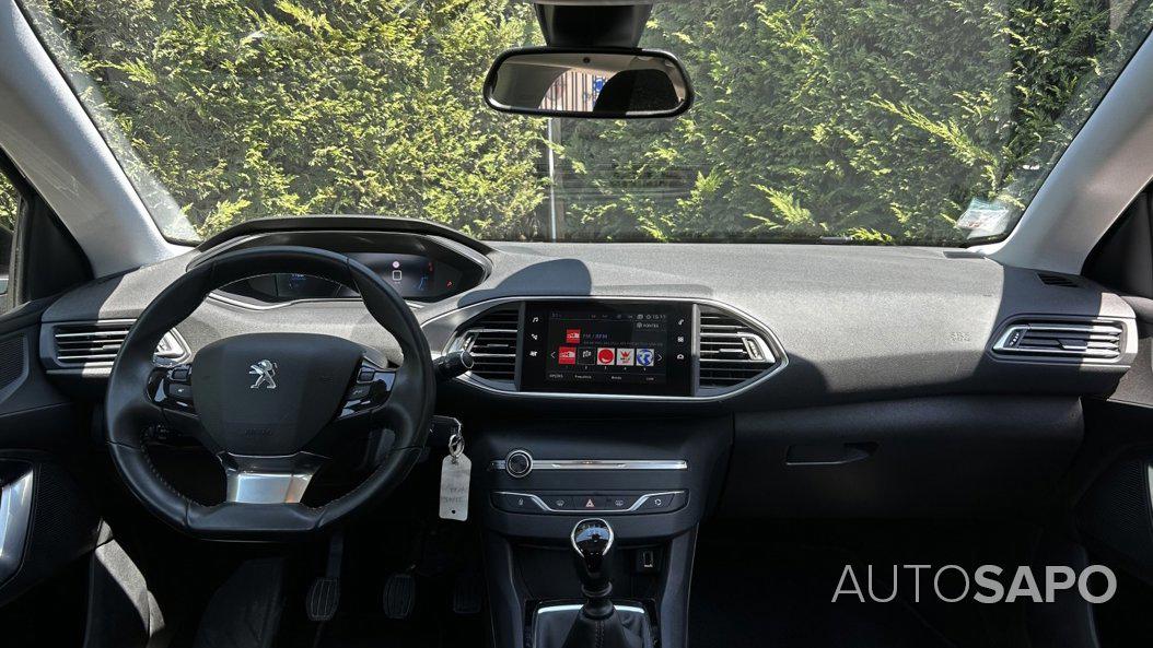 Peugeot 308 1.2 PureTech Style de 2021