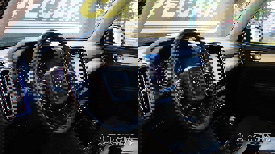 Volvo XC40 1.5 T2 Momentum Plus de 2021