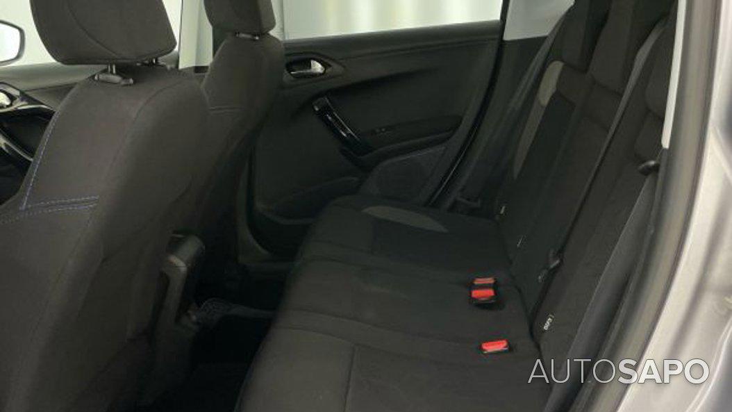 Peugeot 2008 1.2 PureTech Signature de 2019