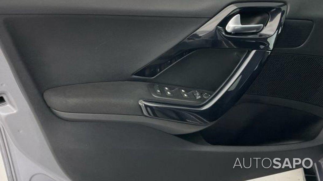 Peugeot 2008 1.2 PureTech Signature de 2019