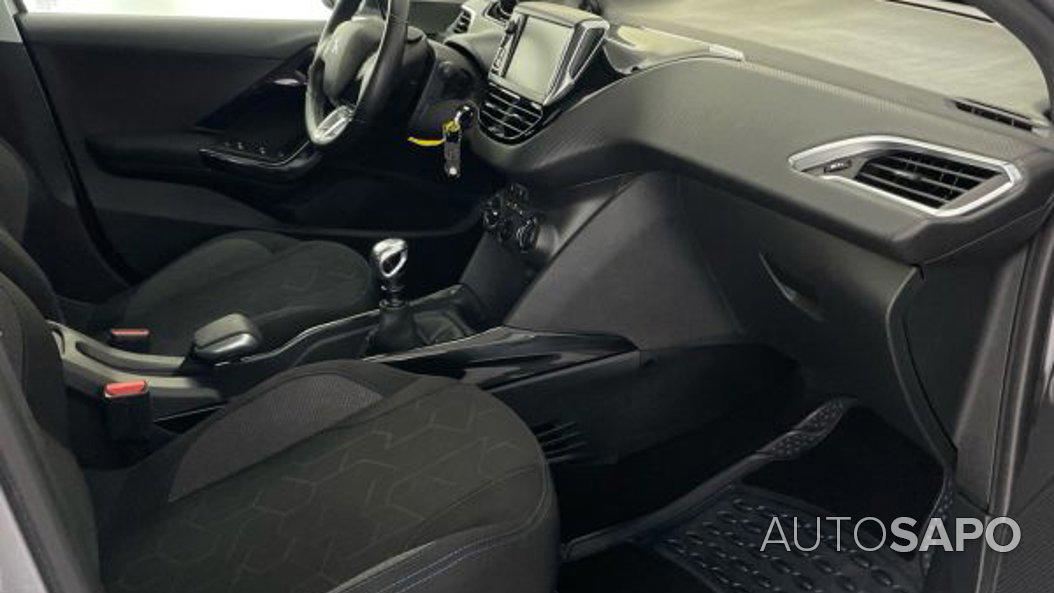 Peugeot 2008 1.2 PureTech Signature de 2019