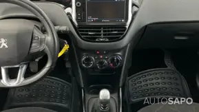 Peugeot 2008 1.2 PureTech Signature de 2019