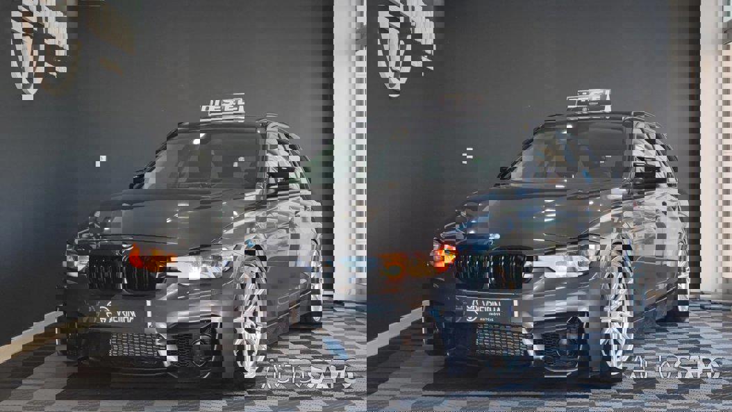 BMW Série 3 318 d de 2013