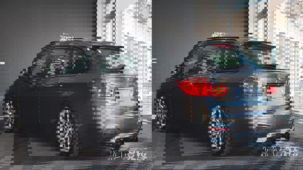 BMW Série 3 318 d de 2013