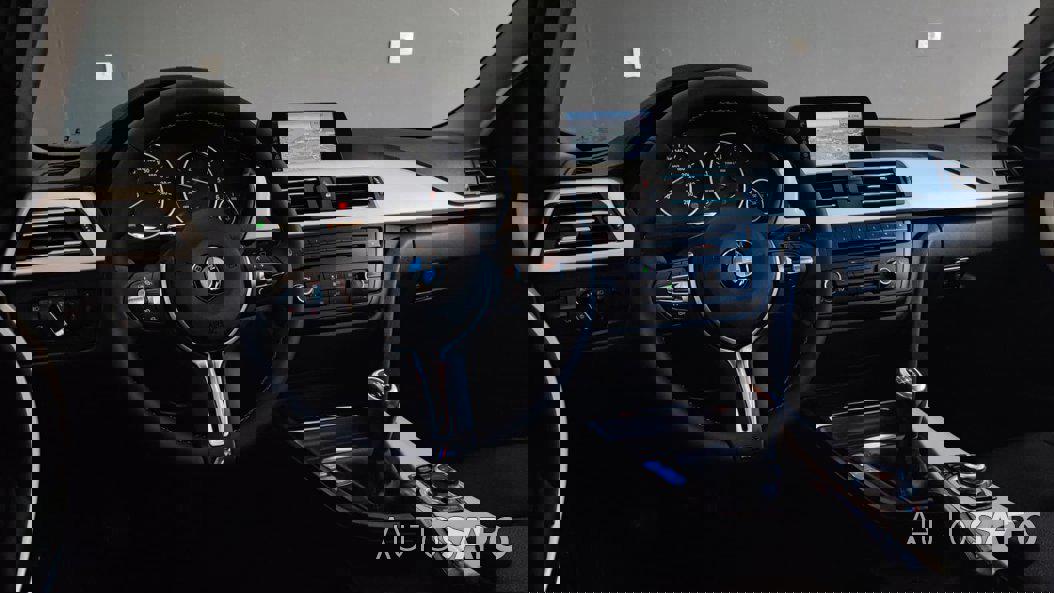 BMW Série 3 318 d de 2013