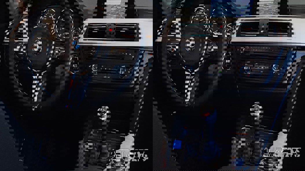 BMW Série 3 318 d de 2013