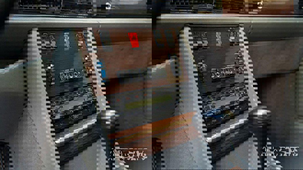 Mercedes-Benz 300 de 1990