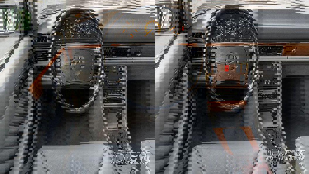 Mercedes-Benz 300 de 1990