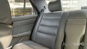 Mercedes-Benz 300 de 1990