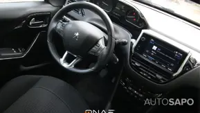 Peugeot 208 1.2 PureTech Life Signature de 2019