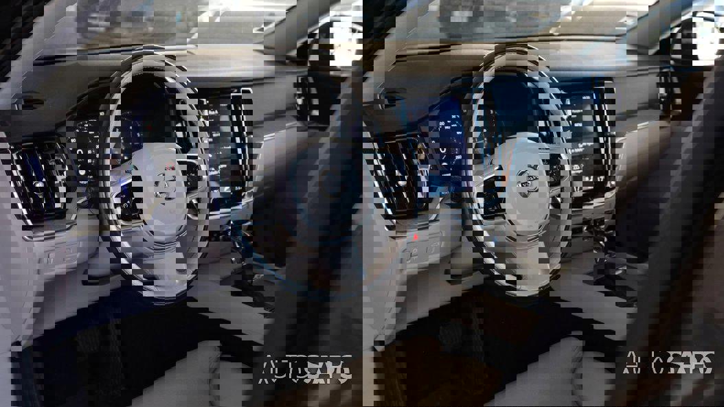 Volvo V60 Cross Country 2.0 D4 Momentum Geartronic de 2019