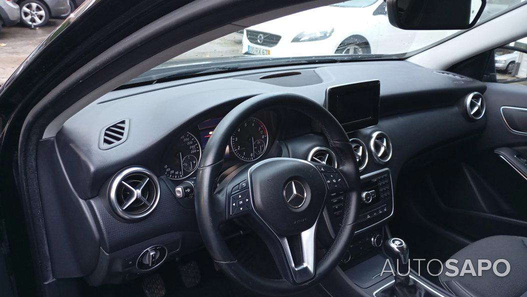 Mercedes-Benz Classe A 180 Elegance BlueEfficiency de 2014
