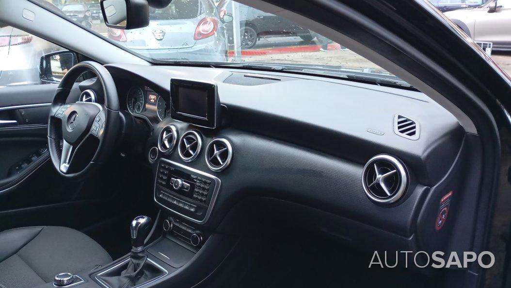 Mercedes-Benz Classe A 180 Elegance BlueEfficiency de 2014
