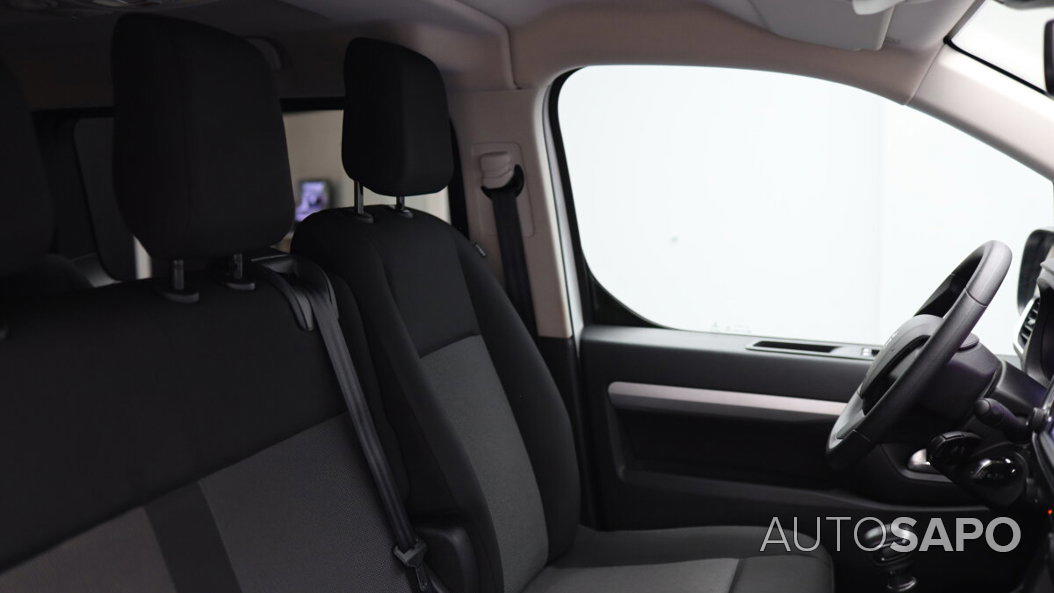 Peugeot Traveller de 2021