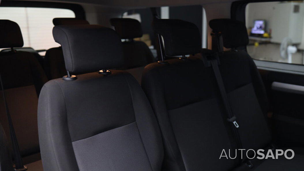 Peugeot Traveller de 2021