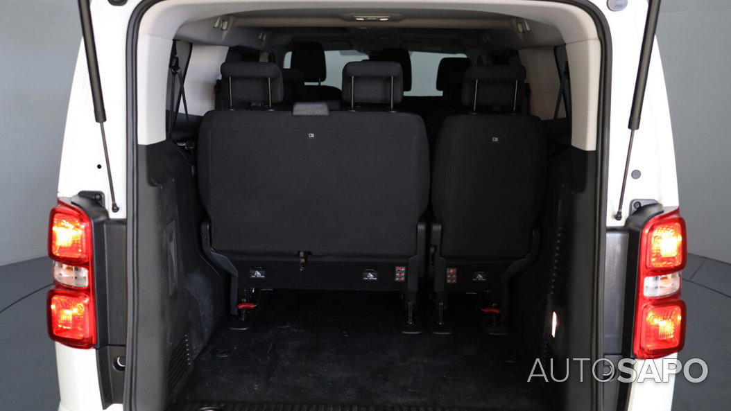 Peugeot Traveller de 2021