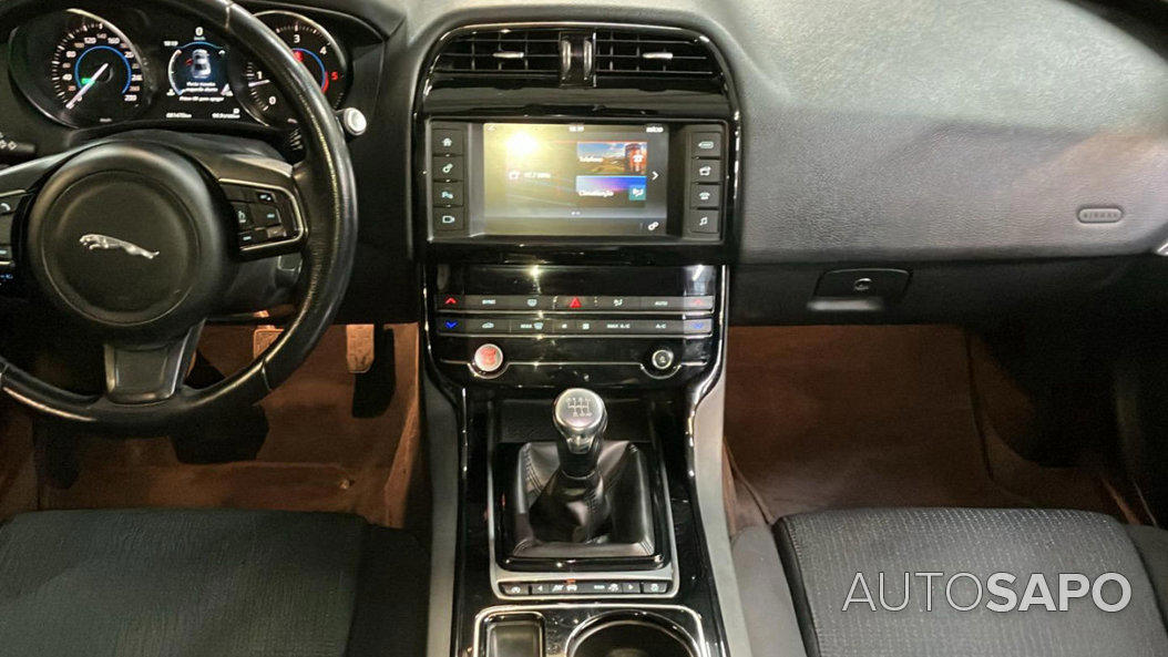 Jaguar XE de 2017