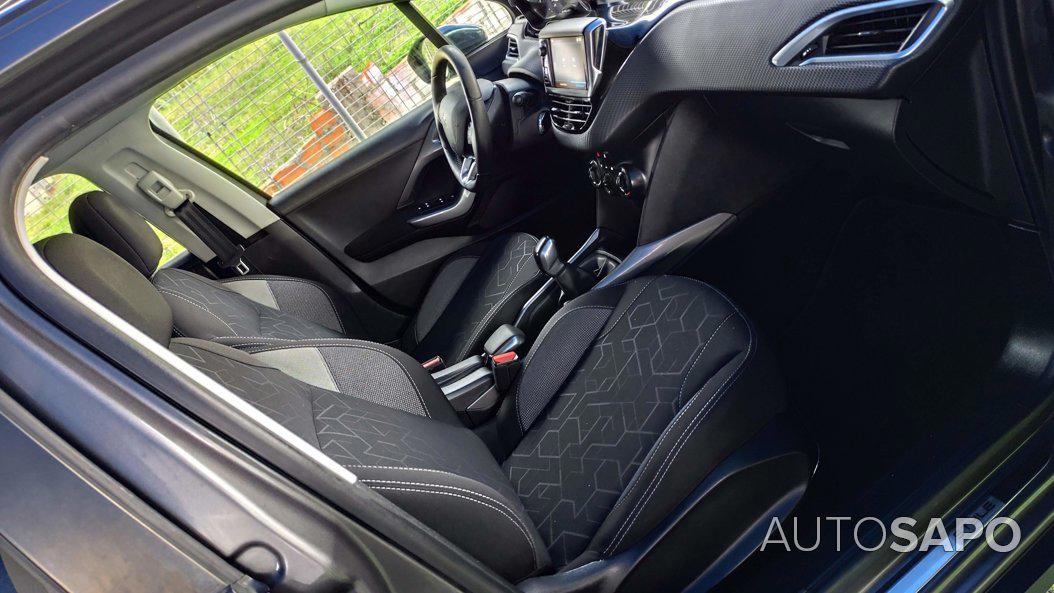 Peugeot 2008 1.6 BlueHDi Style de 2017