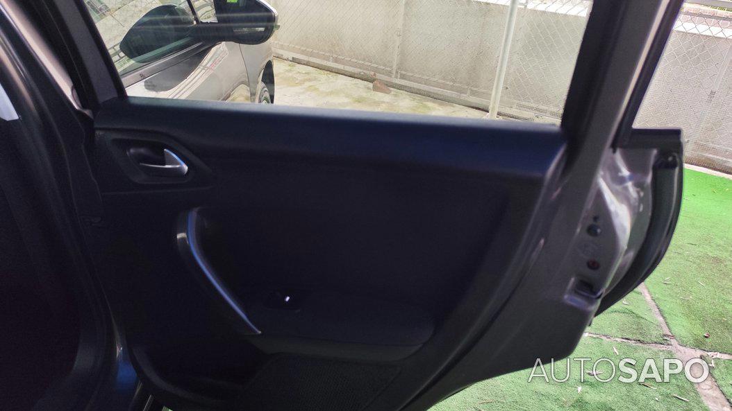 Peugeot 2008 1.6 BlueHDi Style de 2017