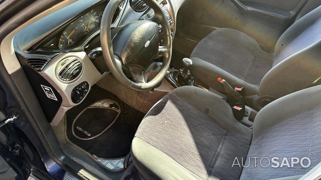 Ford Focus 1.6 Ghia de 2001