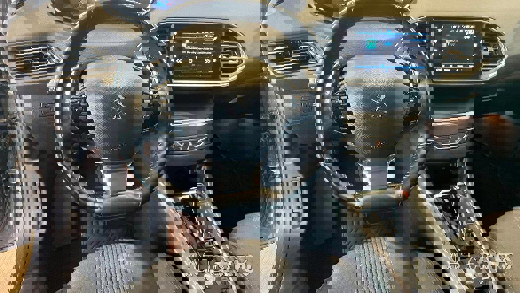 Peugeot 308 1.2 PureTech Allure Pack EAT8 de 2021